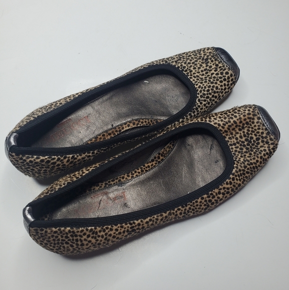 Sesto Meucci || Leopard Print Kitten Heels 6.5 - Picture 4 of 6